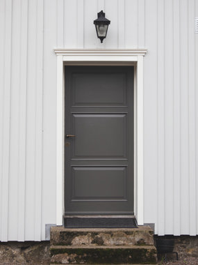 Døromramming i klassisk byggestil