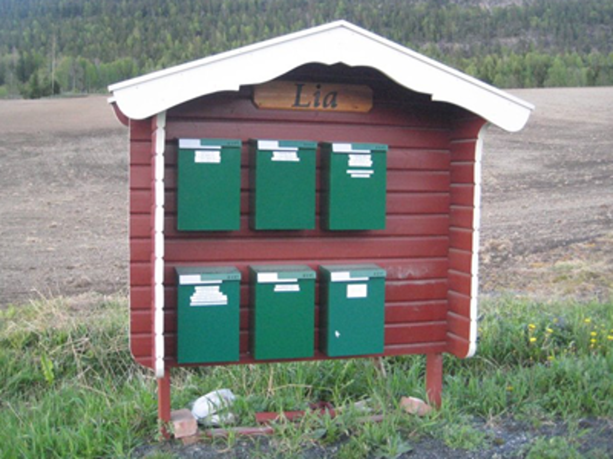 Postkassestativ fra Stiltre