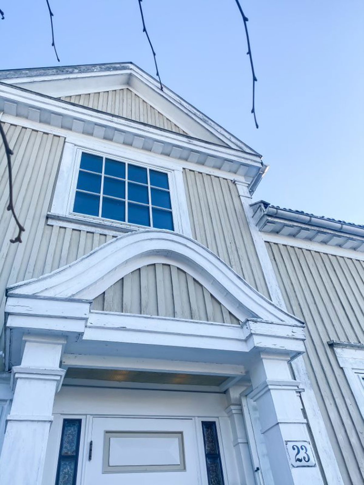 Gammelt inngangsparti i jugendstil