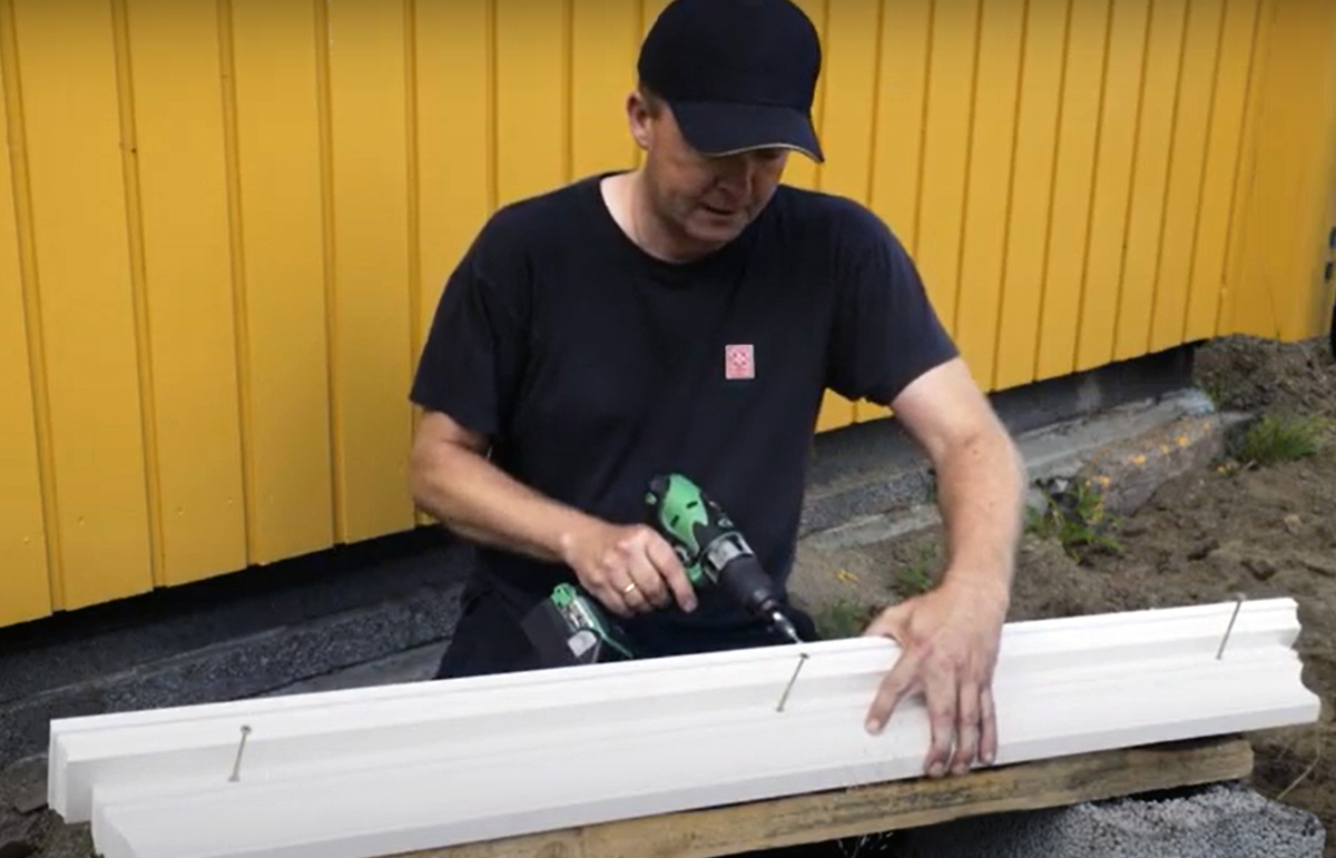 Skru sammen vannbrett og bunnlist