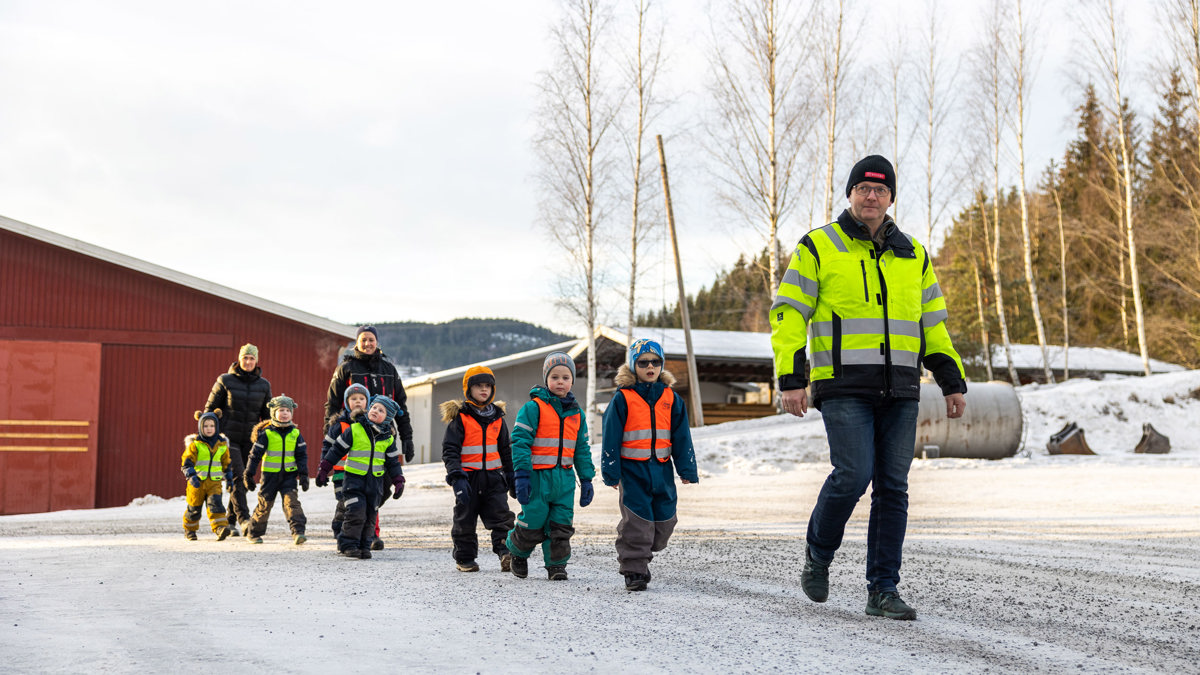 Omvisning i produksjonslokalene til Stiltre