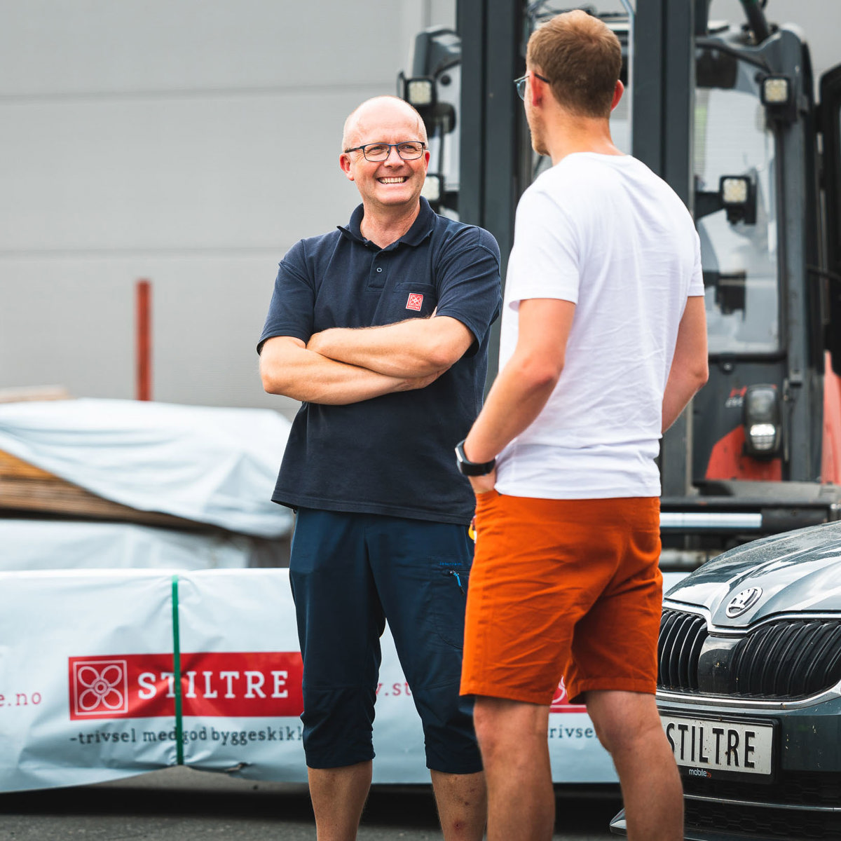 Anders Næss foran materialpakka hos Stiltre