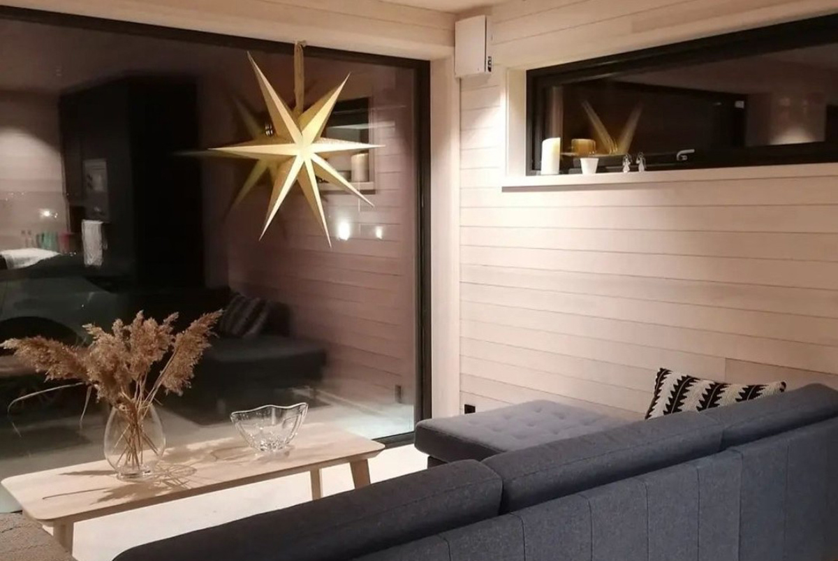 Kvistfri Furupanel På Hytte På Bjørkøya