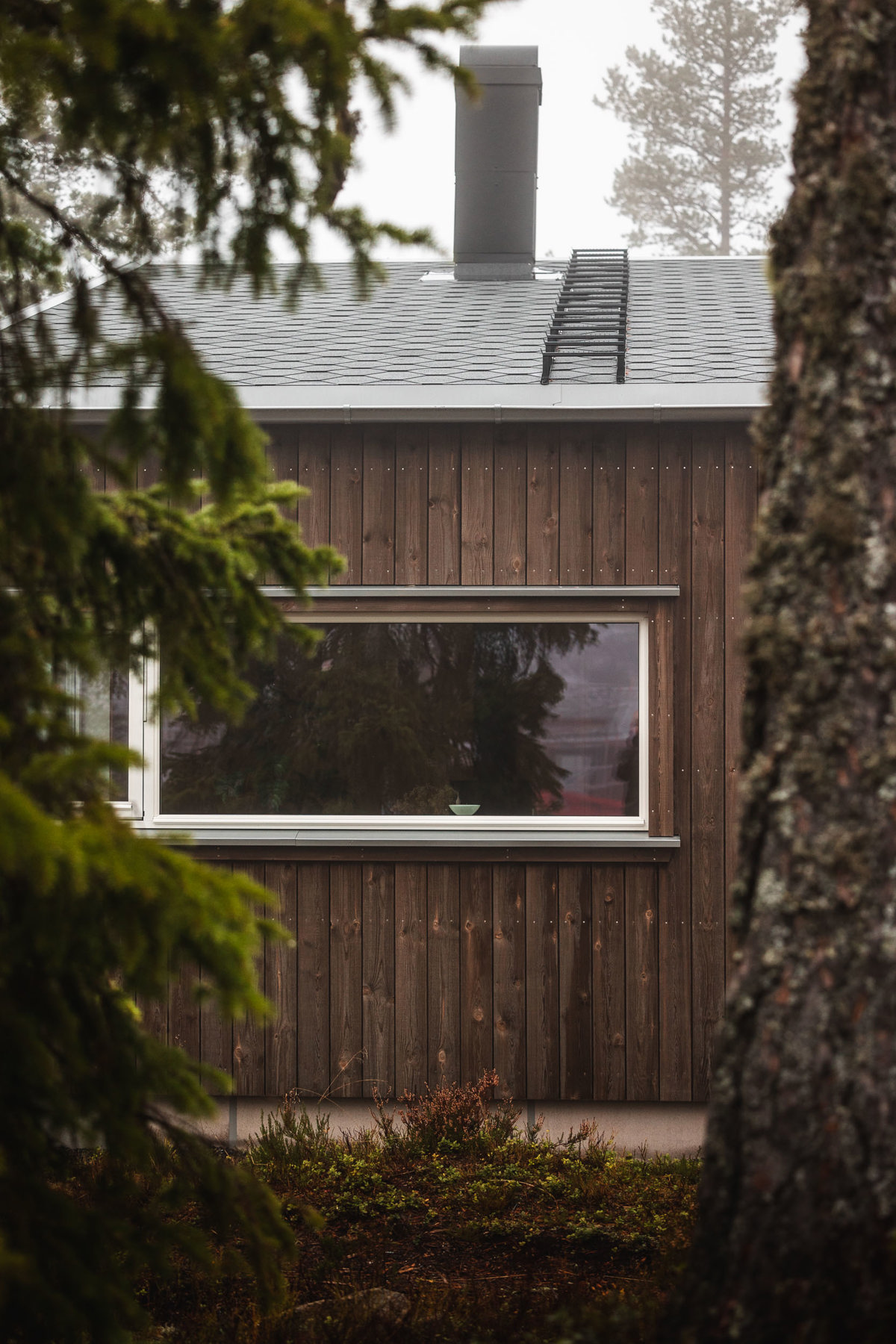 Hyttene ligger skjermet i landskapet